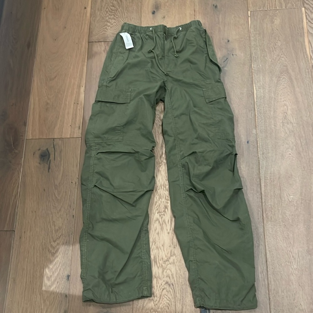 BRAND NEW Aritzia Cargo Pants size 2xs (with tag)